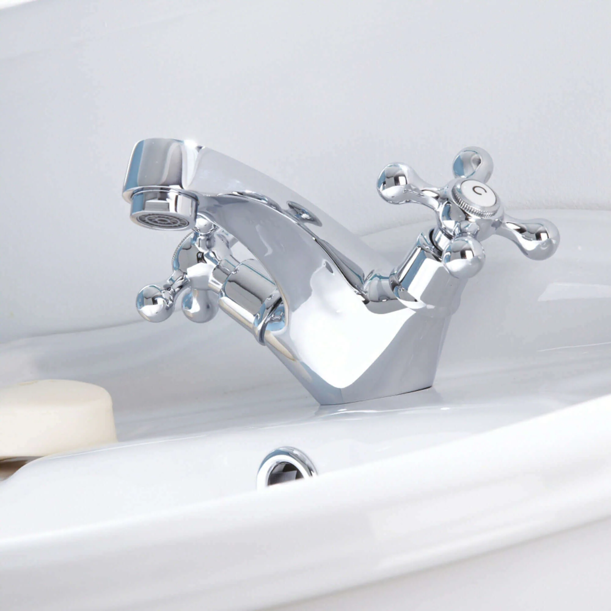 Beaumont traditional cross basin mixer tap with slotted waste - chrome - Image 3
